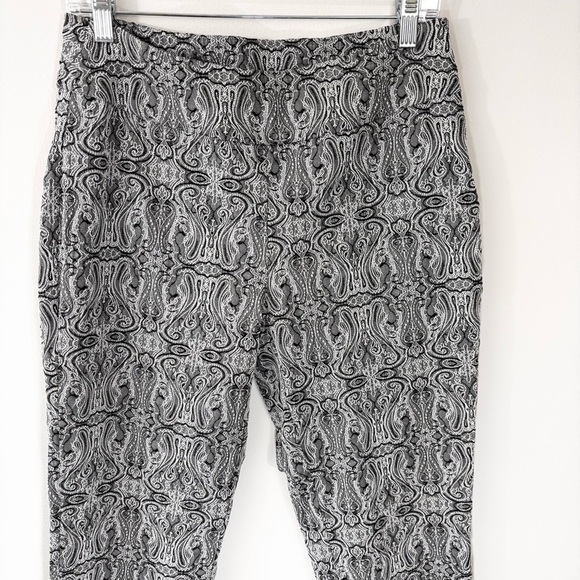 Lulu B capri pull on pants - Picture 3 of 3